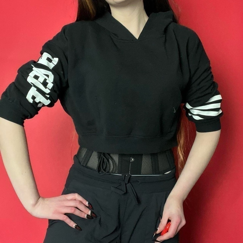 Hustle crop hoodie 🖤🤍​​​​​​​​​​​​​​​​